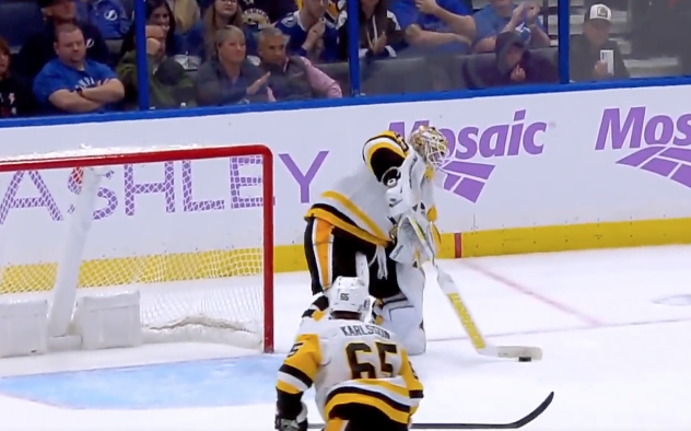 ▶️ NHL – 1er but d’un gardien dans l’histoire des Penguins