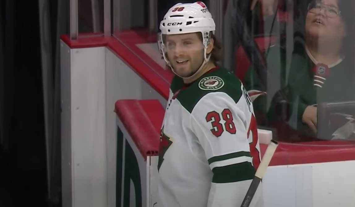 NHL – Ryan Hartman (MIN) auteur d’un sale coup