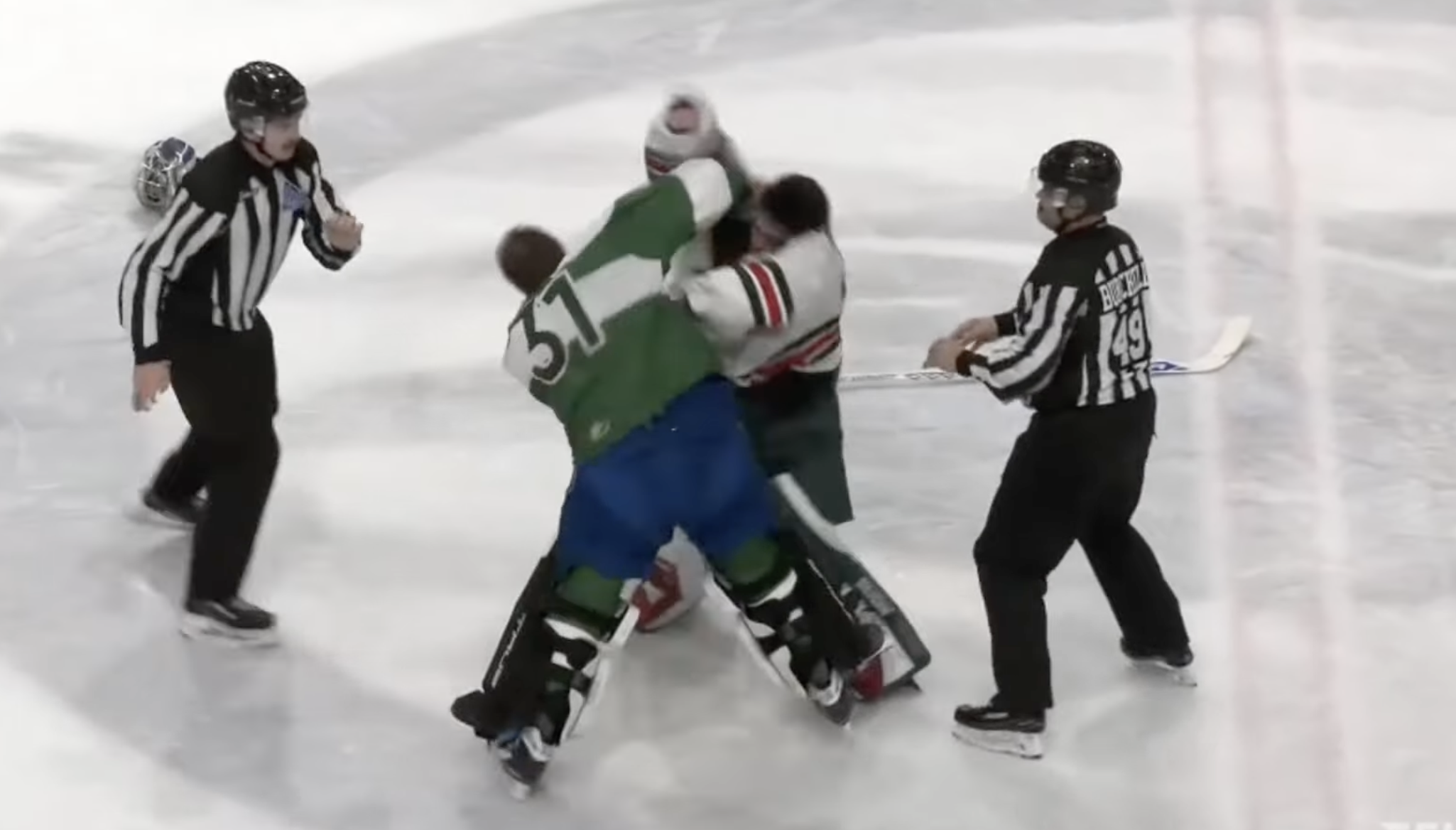 ▶️ LHJMQ – Bagarre de gardiens à Saint John