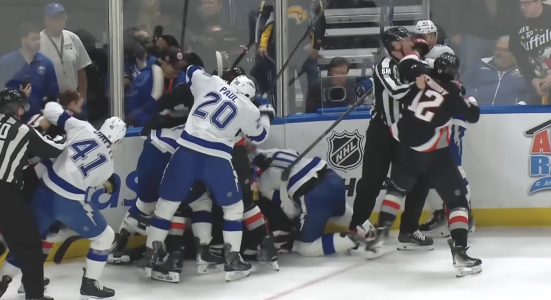 ▶️ NHL – Le duel entre Buffalo et Tampa Bay tourne au vinaigre
