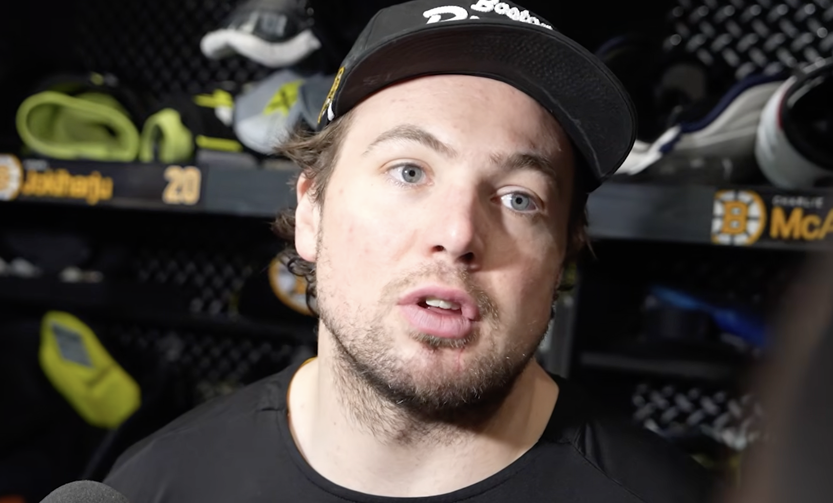 NHL – CHarlie McAvoy expulsé pour un violent coup de canne