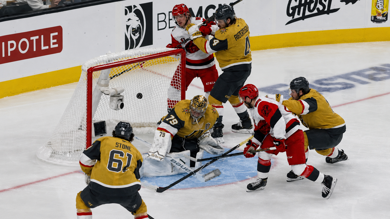 NHL – COUPE STANLEY: Carolina ne lâche rien