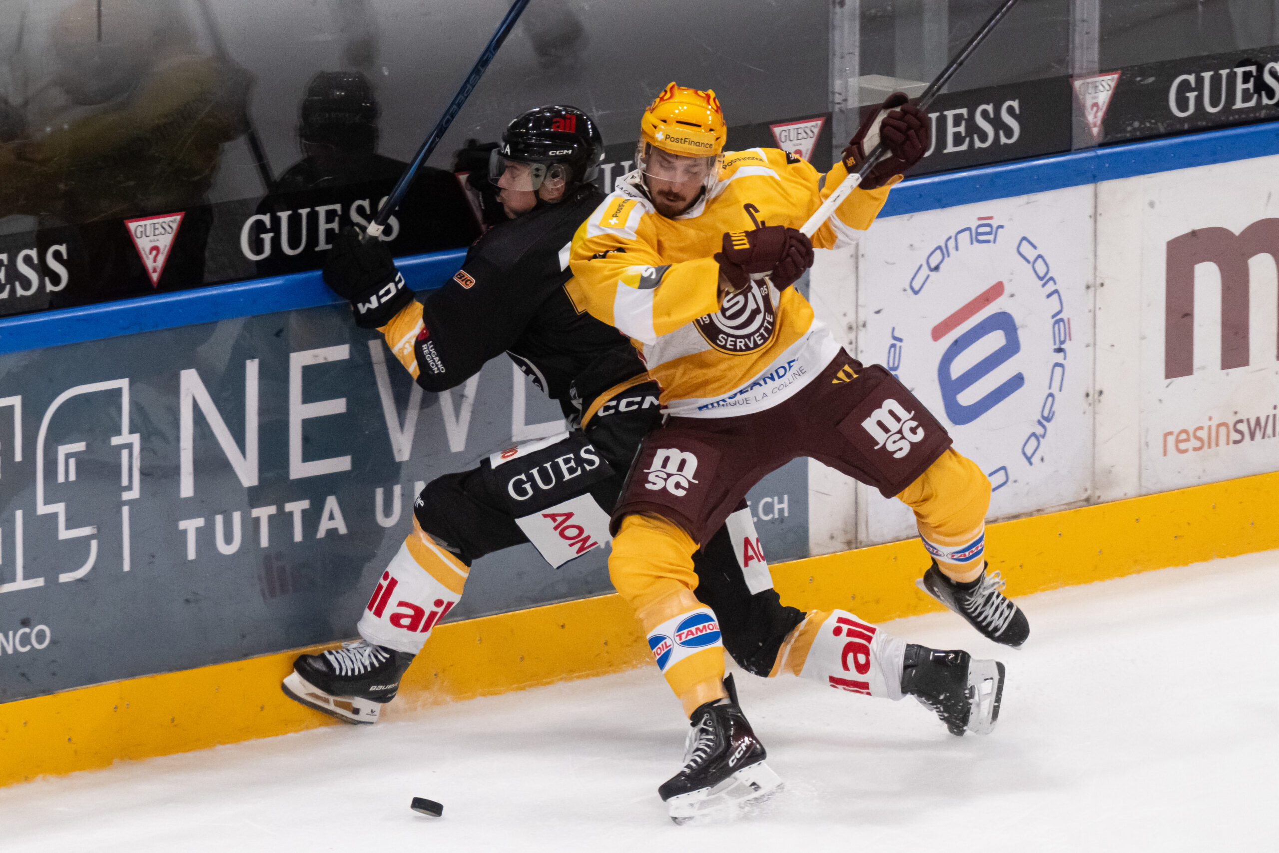 NATIONAL LEAGUE – Les Aigles y ont cru pendant 57 minutes, Lugano marque deux fois dans la cage vide