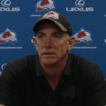 NHL – Joe Sakic reste directeur-général de l&rsquo;Avalanche