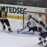 NHL – Matt Poitras reste à Boston avec un contrat à deux volets