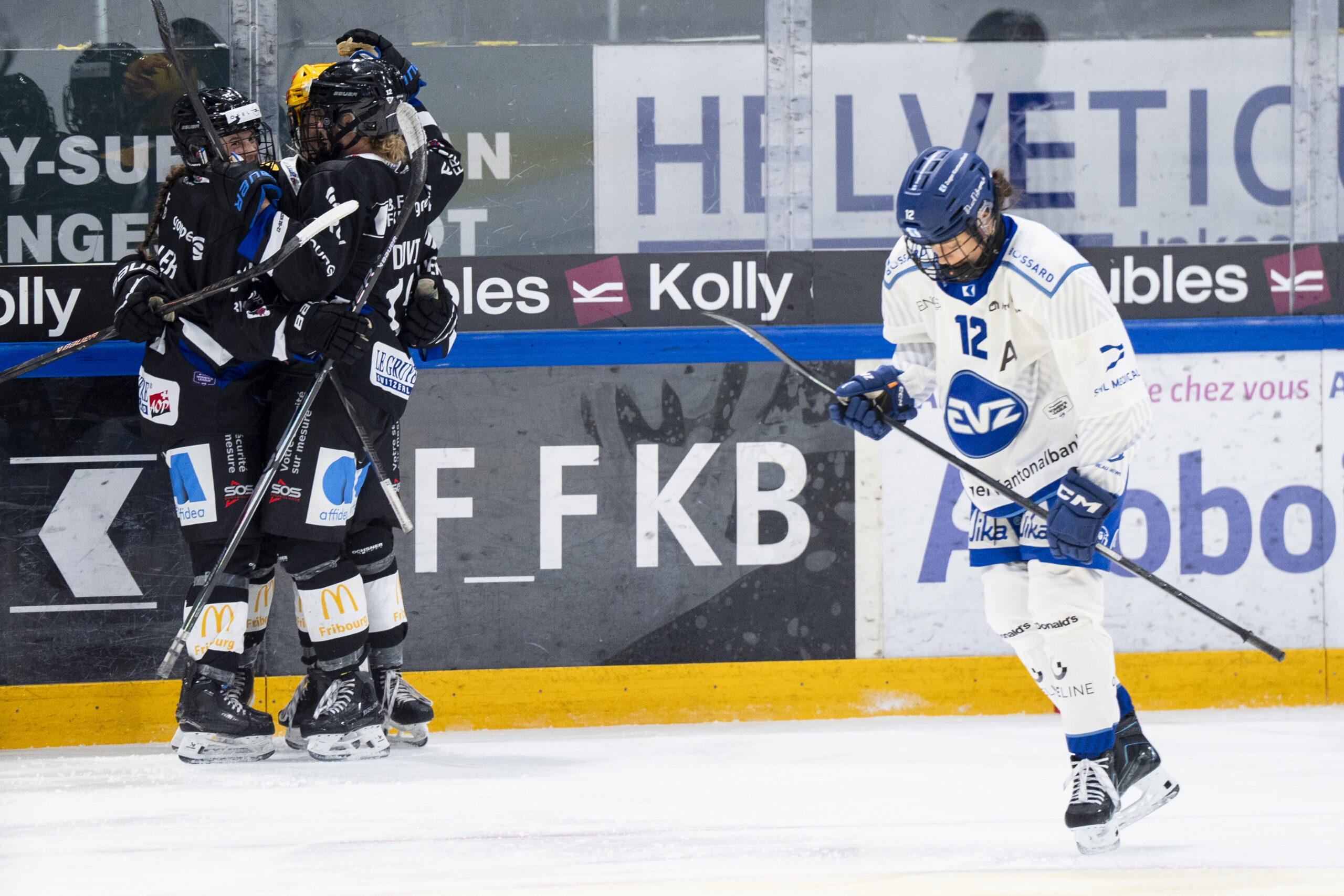 WOMEN&rsquo;S LEAGUE – Les Ladies de Gottéron sont les nouvelles leader après avoir dominé Zoug