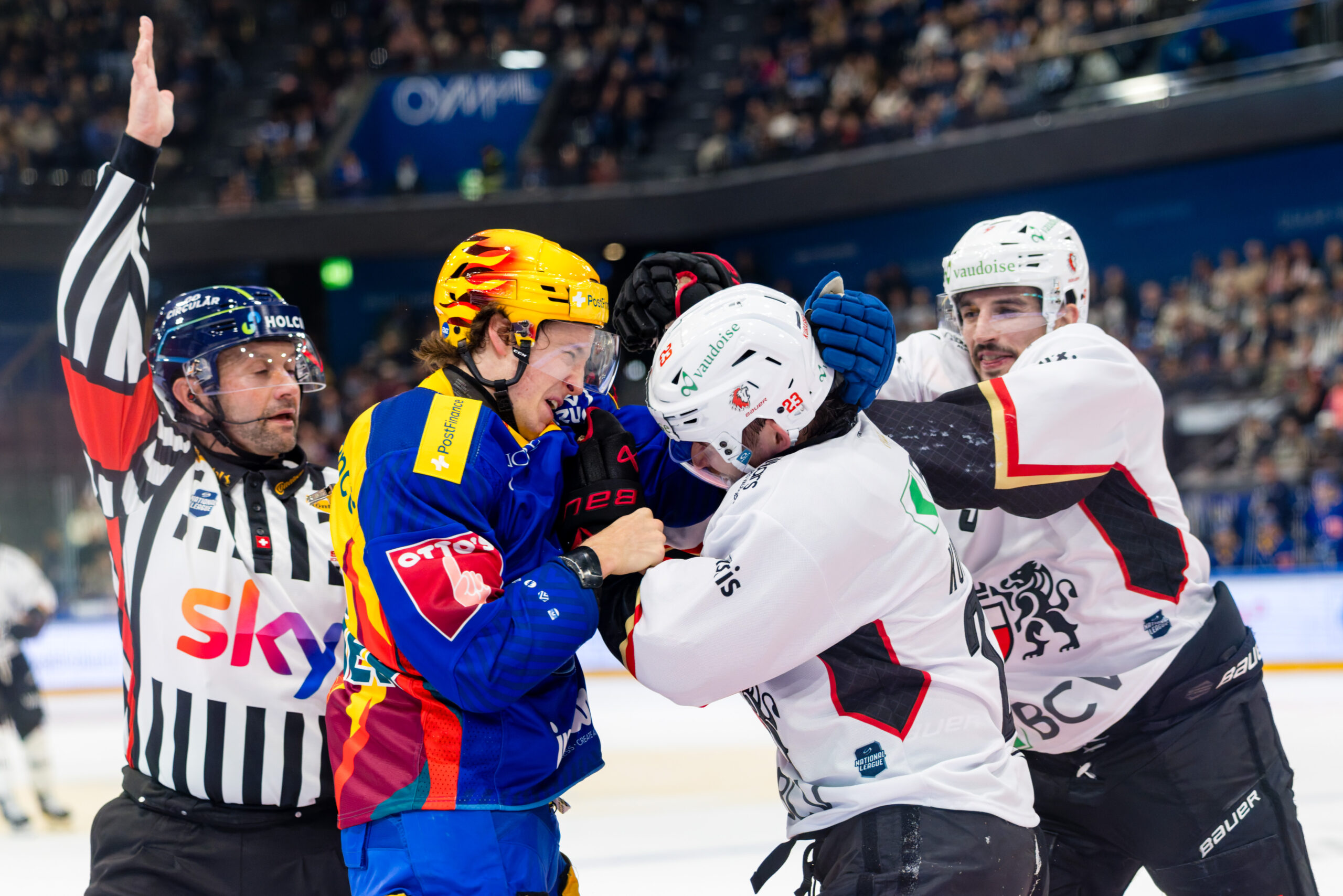 NATIONAL LEAGUE – Après 211 jours, Zoug retrouve son public et bat le LHC