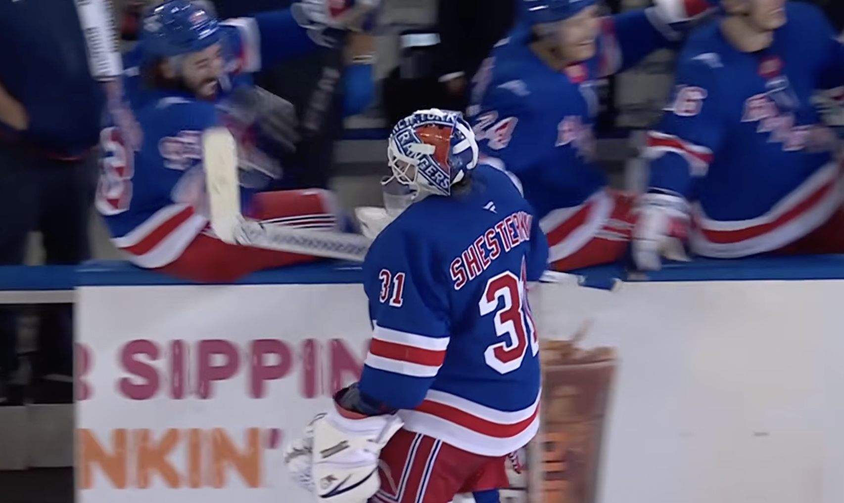 NHL – Le gardien Igor Shesterkin marque pour les NY Rangers !