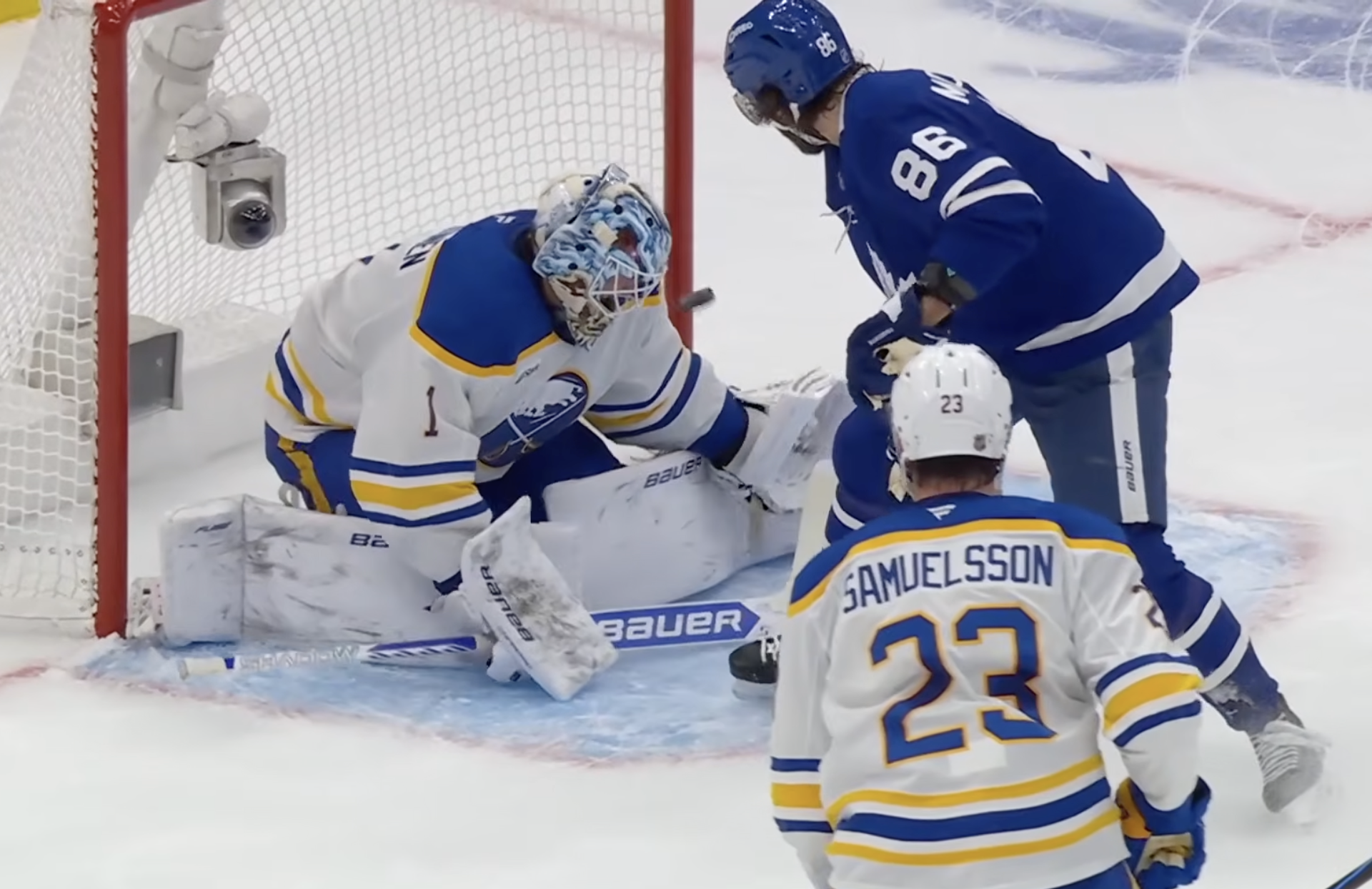 NHL – but spectaculaire entre ses jambes pour Kirill Marchenko (TOR)