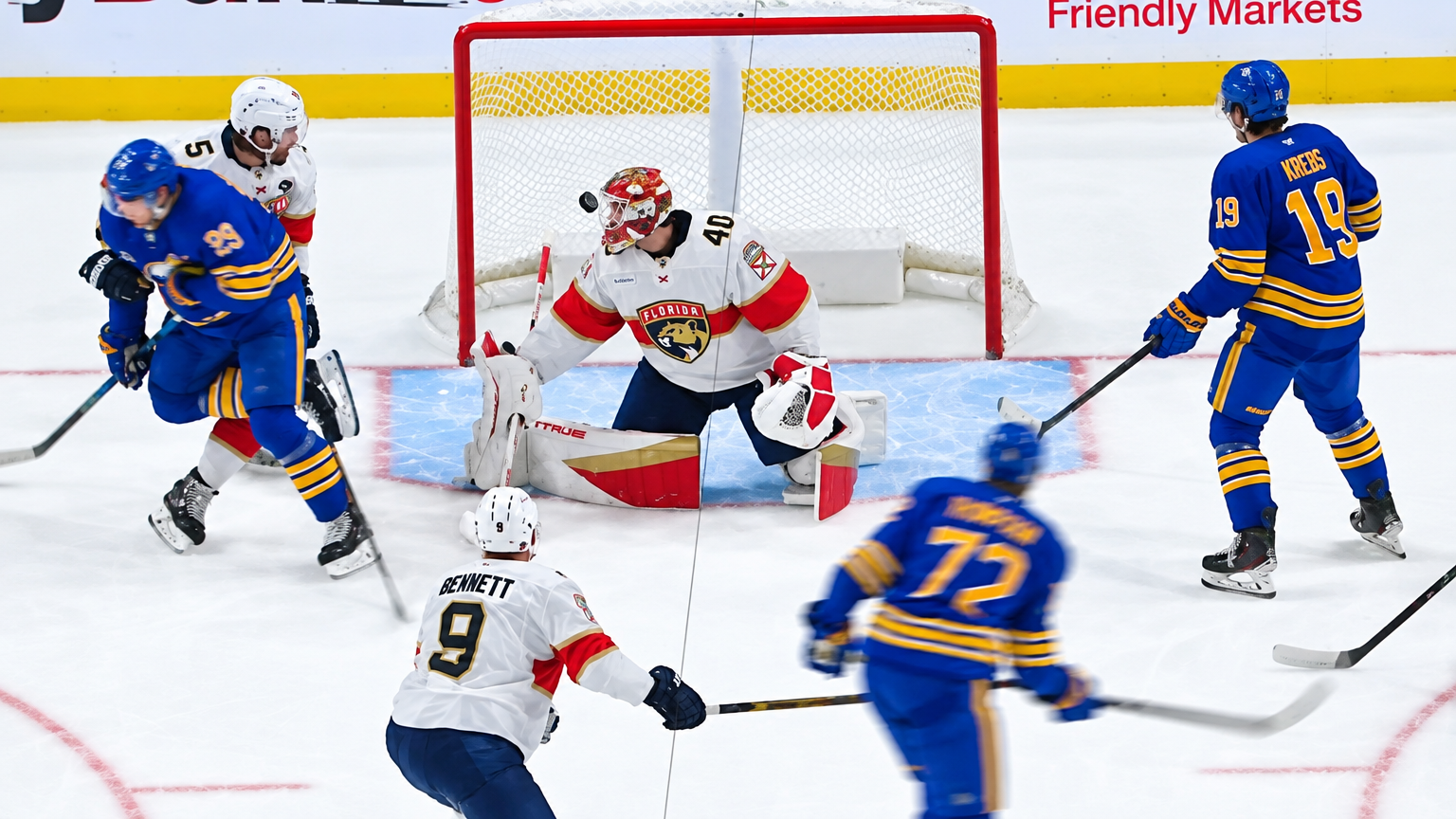 ▶️ LA NUIT DES SUISSES – Akira Schmid remplace Markström en cours de match, les Devils de Hischier battus