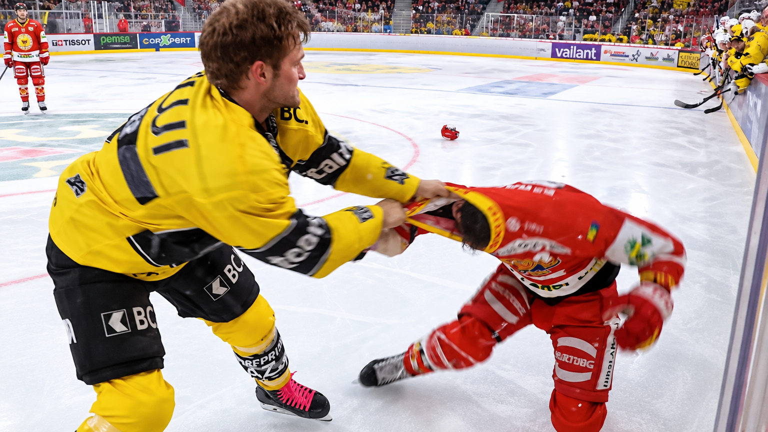 NATIONAL LEAGUE – Daniel Carr (HCA) suspendu provisoirement après avoir étendu Gaëtan Haas (EHCB)